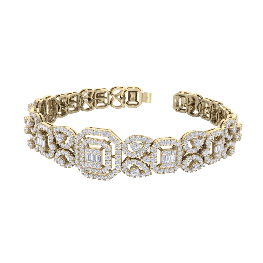 Statement bracelet in rose gold with white diamonds of 3.09 ct in weight