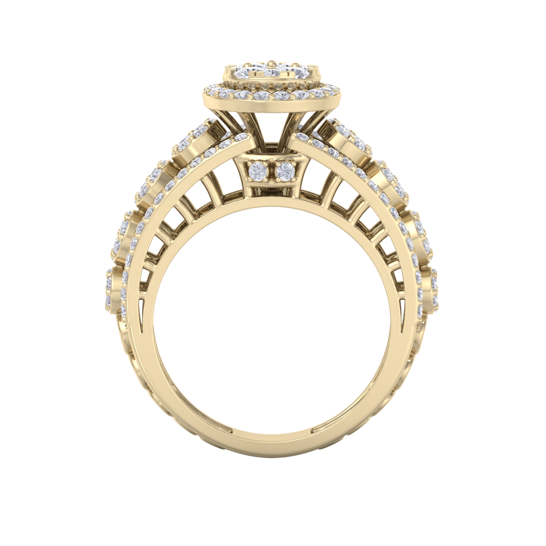 Halo cluster ring in yellow gold with white diamonds of 1.53 ct in weight