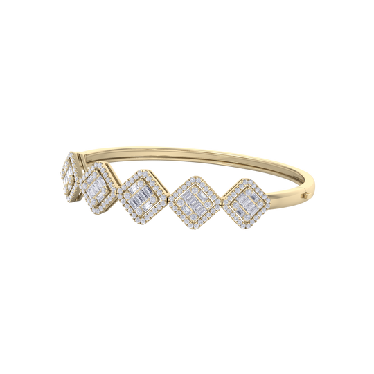 Diamond bangle in white gold with white diamonds of 2.78 ct in weight