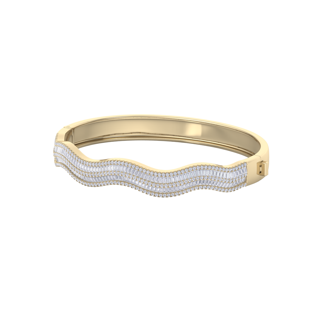 Wave bangle in rose gold with white diamonds of 3.10 ct in weight