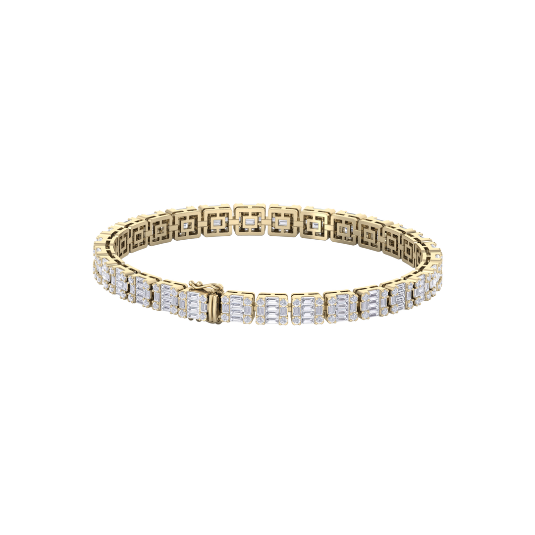 Baguette tennis bracelet in white gold with white diamonds of 4.18 ct in weight