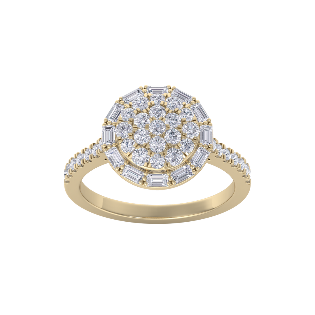 Round cluster ring in rose gold with white diamonds of 0.92 ct in weight