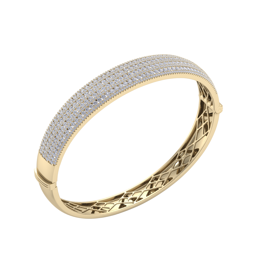 Diamond bangle in yellow gold with white diamonds of 6.97 ct in weight