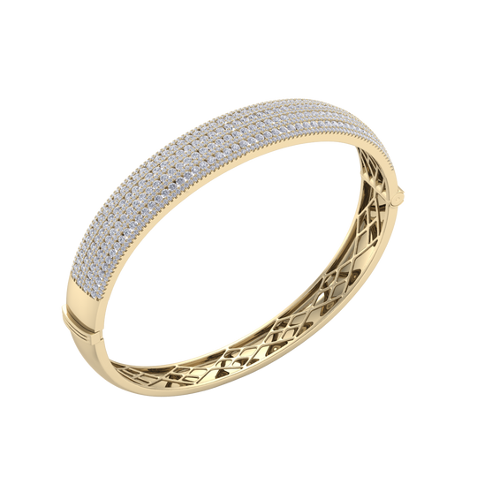 Diamond bangle in yellow gold with white diamonds of 6.97 ct in weight