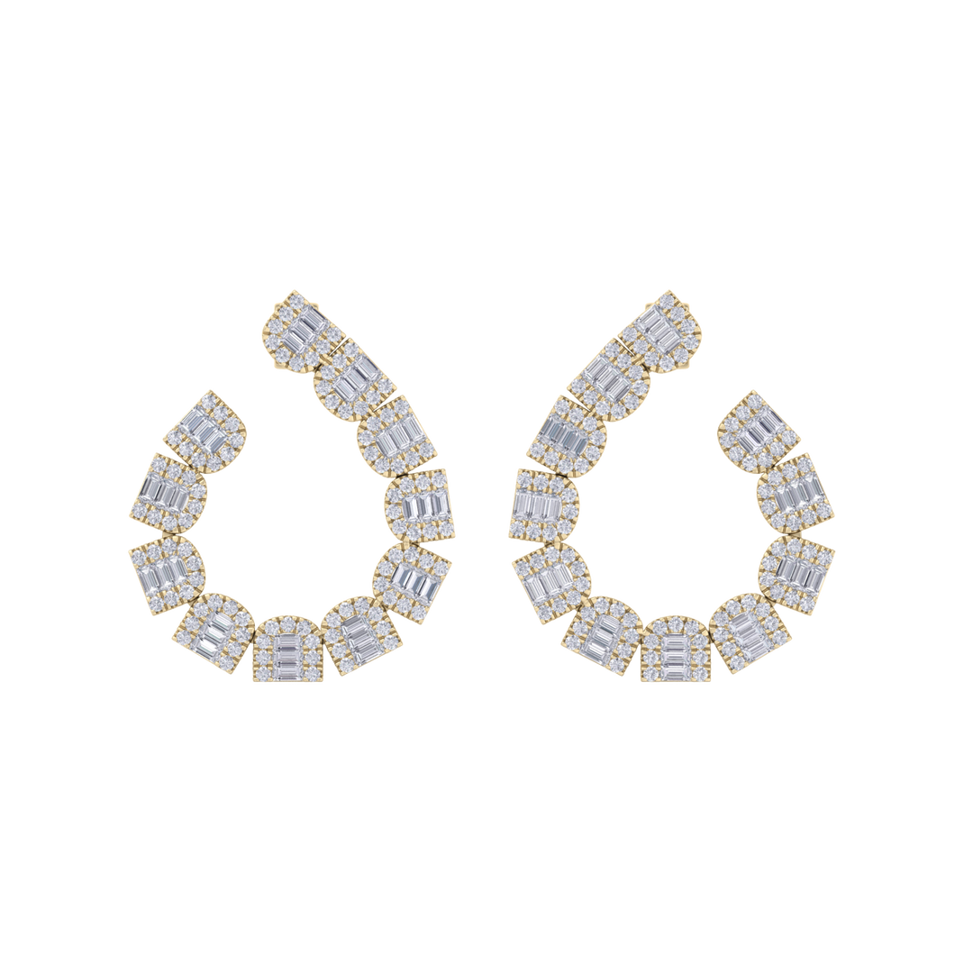 Circle studs in yellow gold with white diamonds of 5.82 ct in weight