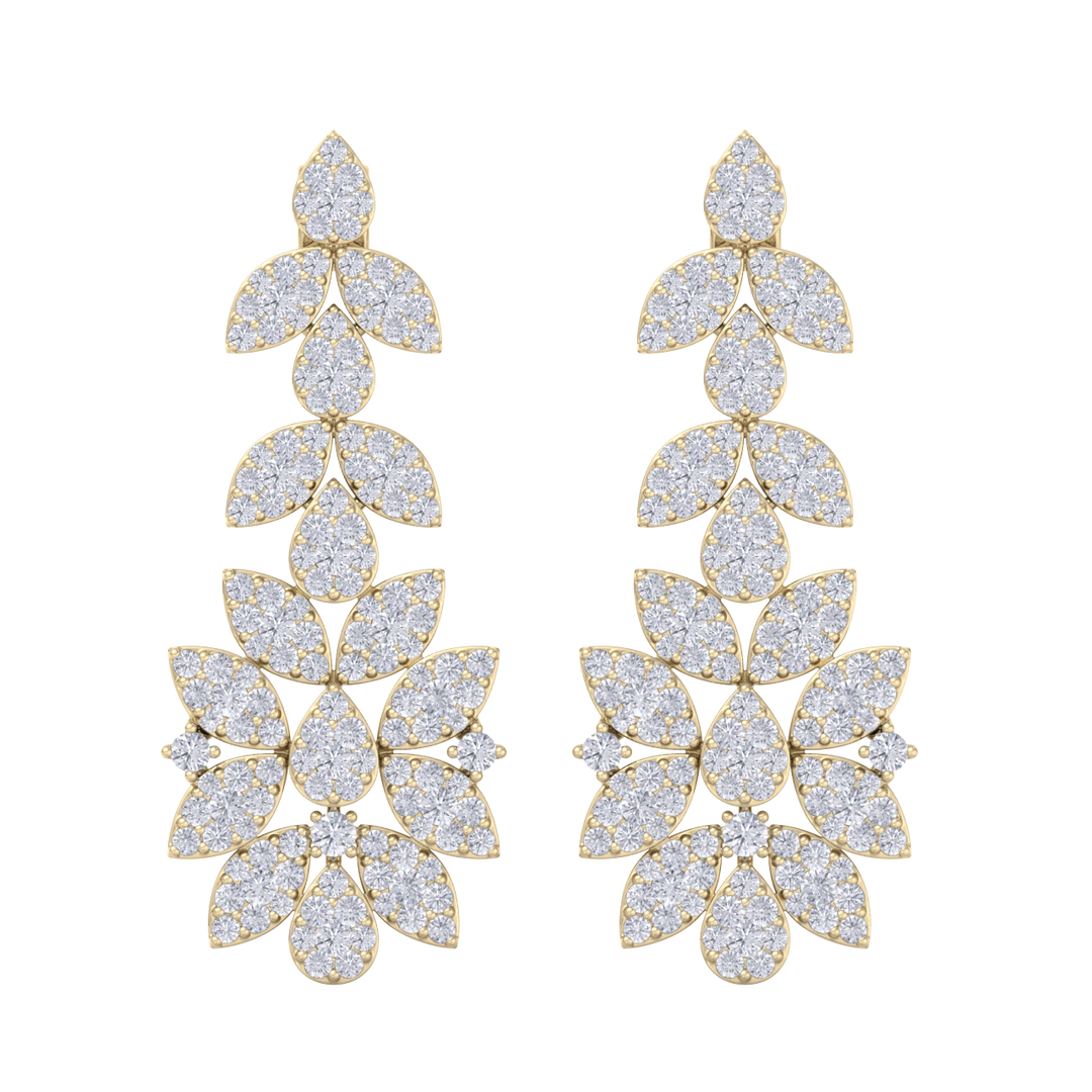 Chandelier earrings in yellow gold with white diamonds of 3.03 ct in weight