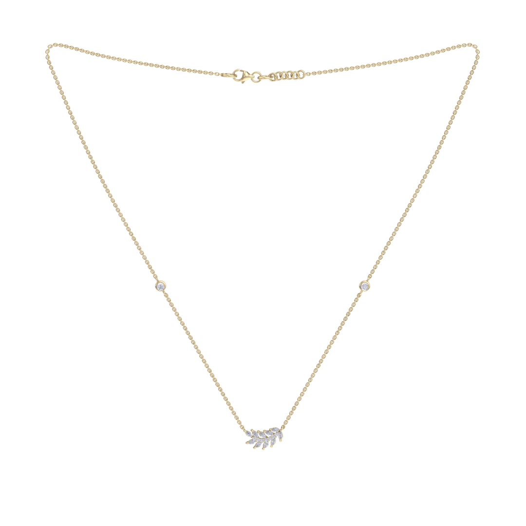 Leaf necklace in rose gold with white diamonds of 0.59 ct in weight