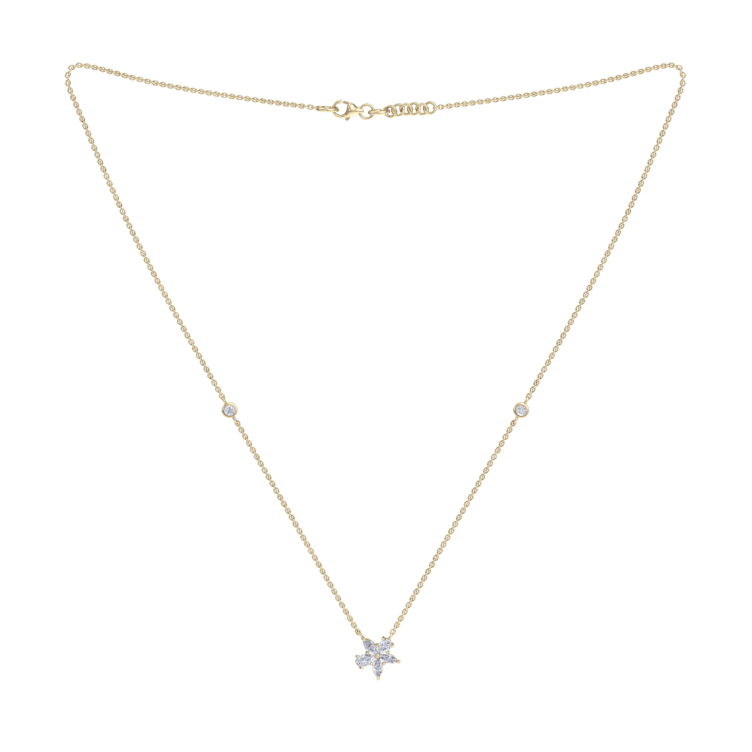 Petite flower necklace in rose gold with white diamonds of 0.61 ct in weight

