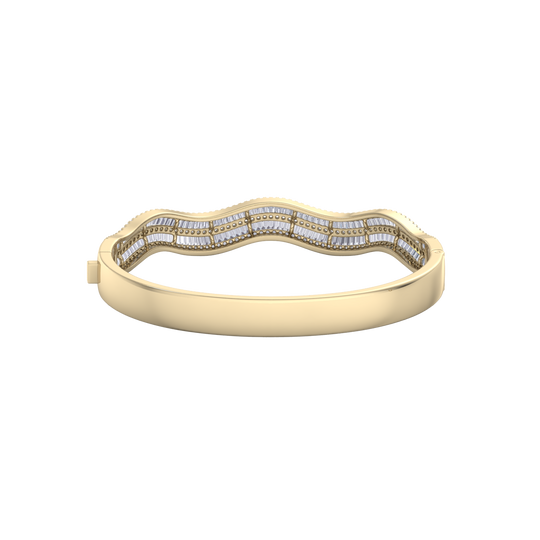 Wave bangle in yellow gold with white diamonds of 3.10 ct in weight
