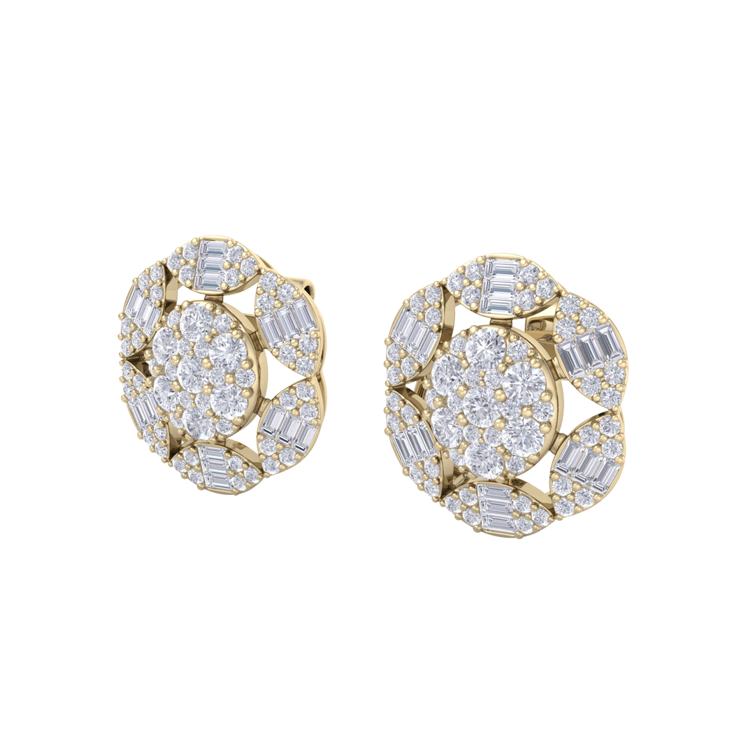 Flower stud earrings in yellow gold with white diamonds of 2.47 ct in weight