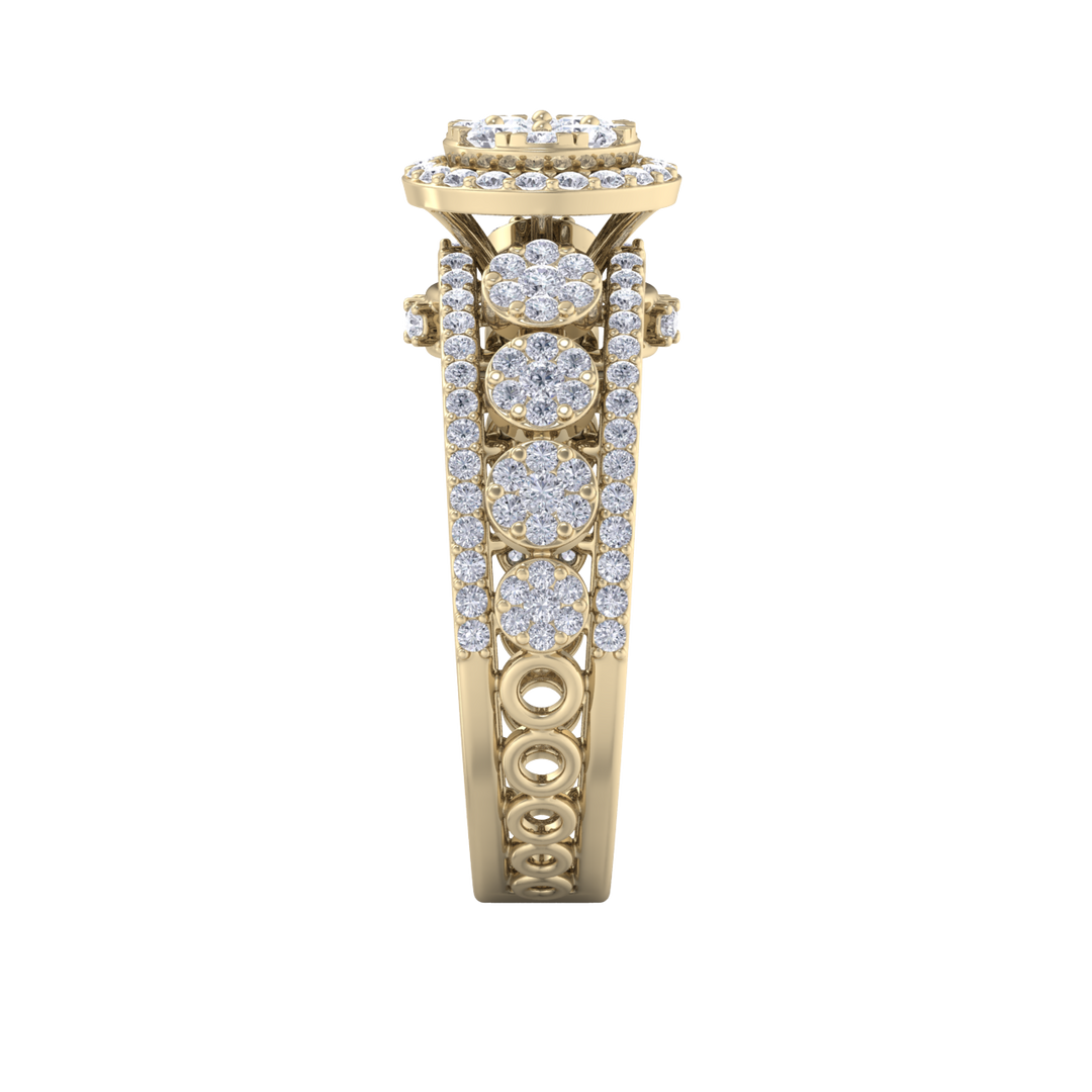 Halo cluster ring in yellow gold with white diamonds of 1.53 ct in weight
