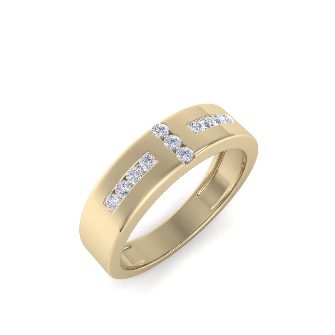 Beautiful Ring in yellow gold with white diamonds of 0.17 ct in weight