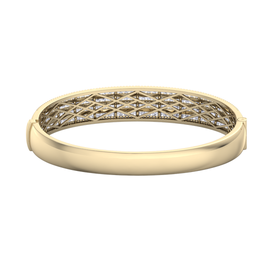 Diamond bangle in yellow gold with white diamonds of 6.97 ct in weight