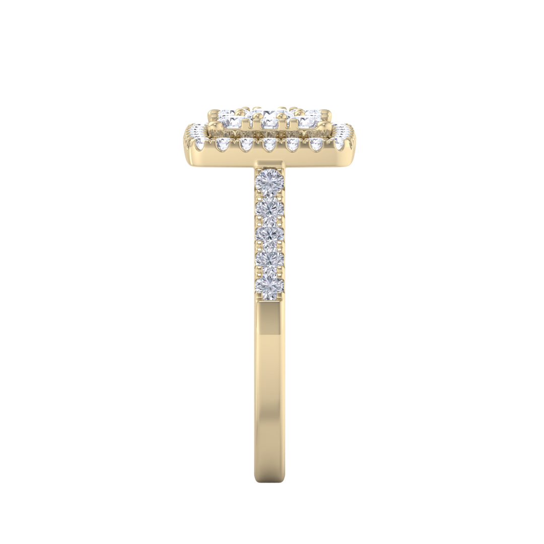 Square cluster ring in yellow gold with white diamonds of 1.01 ct in weight