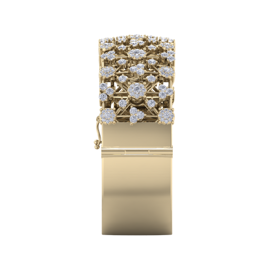 Diamond bangle in yellow gold with white diamonds of 6.21 ct in weight
