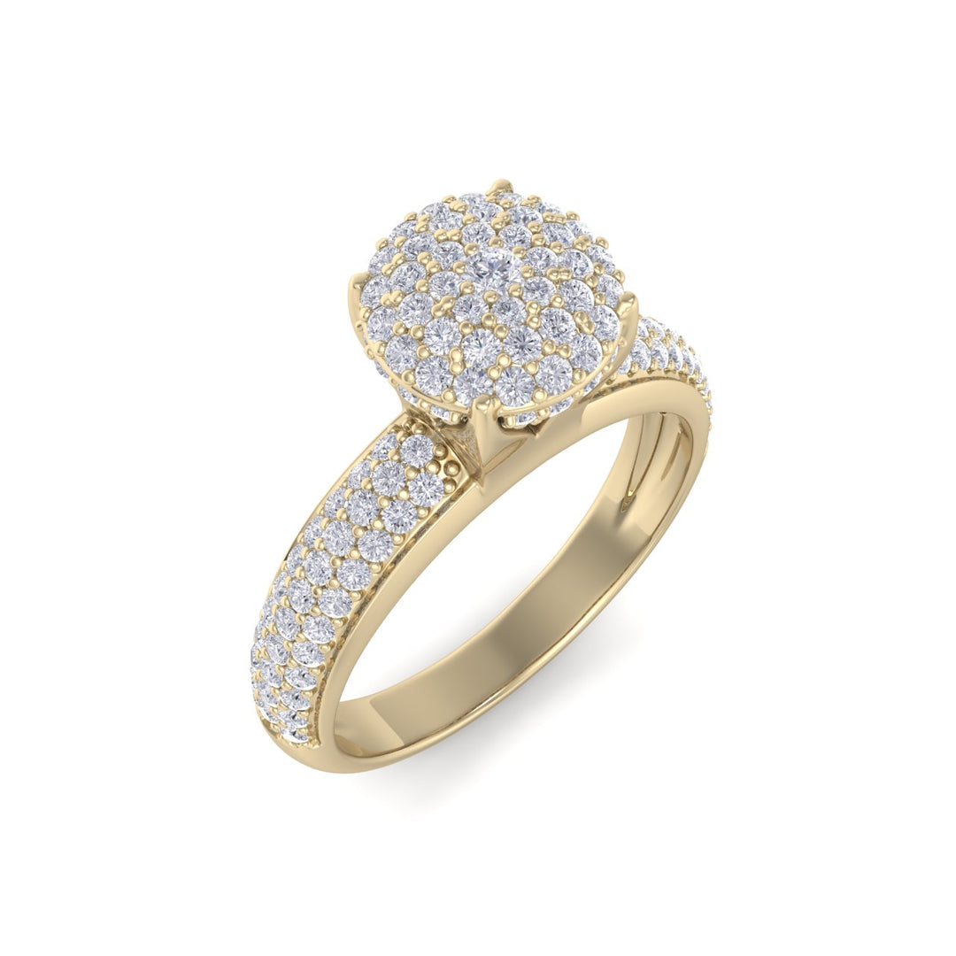 Cluster Diamond ring in yellow gold with white diamonds of 0.71 ct in weight