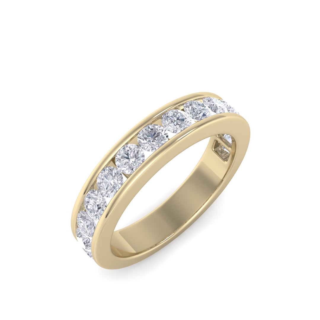 Classic Wedding band in white gold with white diamonds of 1.01 ct in weight