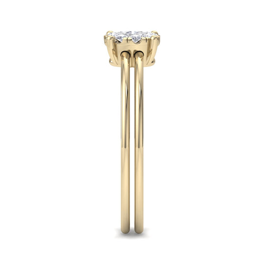 Flower Ring in yellow gold with white diamonds of 0.16 ct in weight
