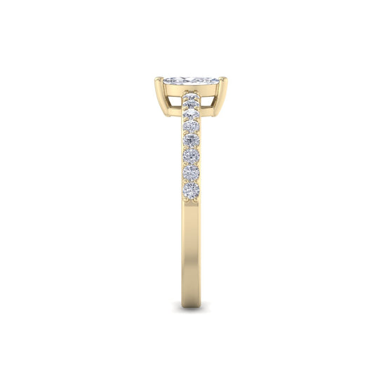 Diamond ring in yellow gold with white diamonds of 0.44 ct in weight