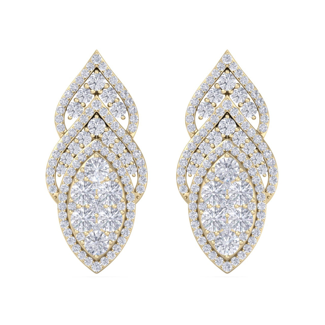 Chandelier earrings in yellow gold with white diamonds of 3.20 ct in weight
