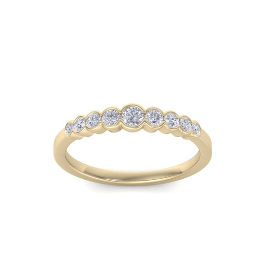 Wedding band in yellow with white diamonds of 0.34 ct in weight