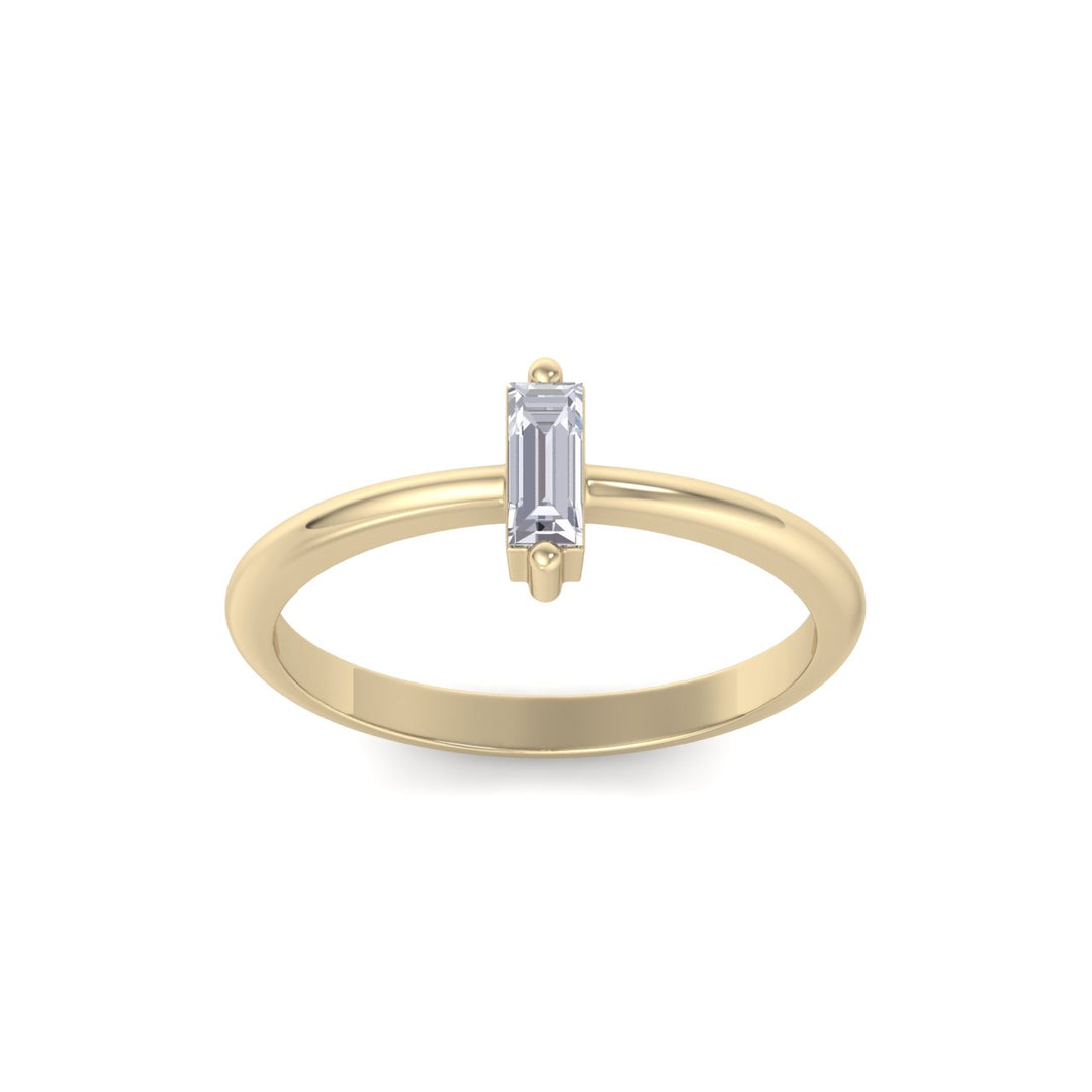 Baguette shaped petite diamond ring in yellow gold with white diamonds of 0.25 ct in weight