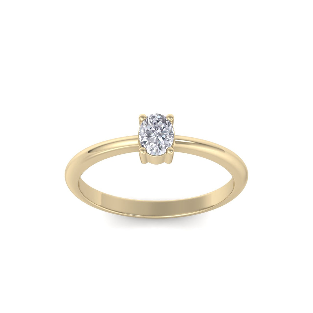 Oval shaped petite diamond ring in yellow gold with white diamonds of 0.25 ct in weight
