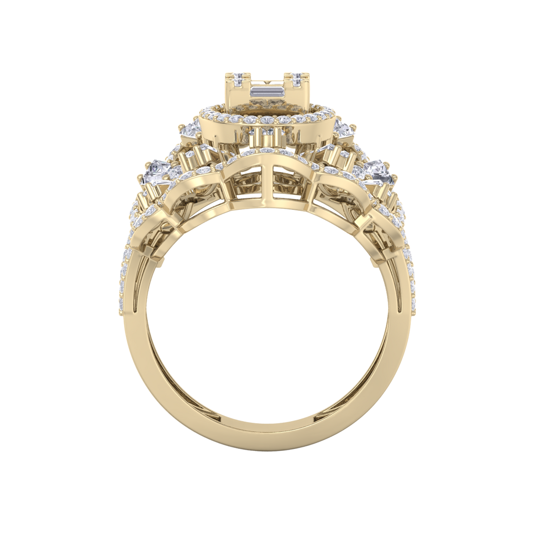 Statement ring in yellow gold with white diamonds of 2.10 ct in weight