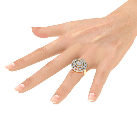 Round ring in yellow gold with white diamonds of 1.80 ct in weight