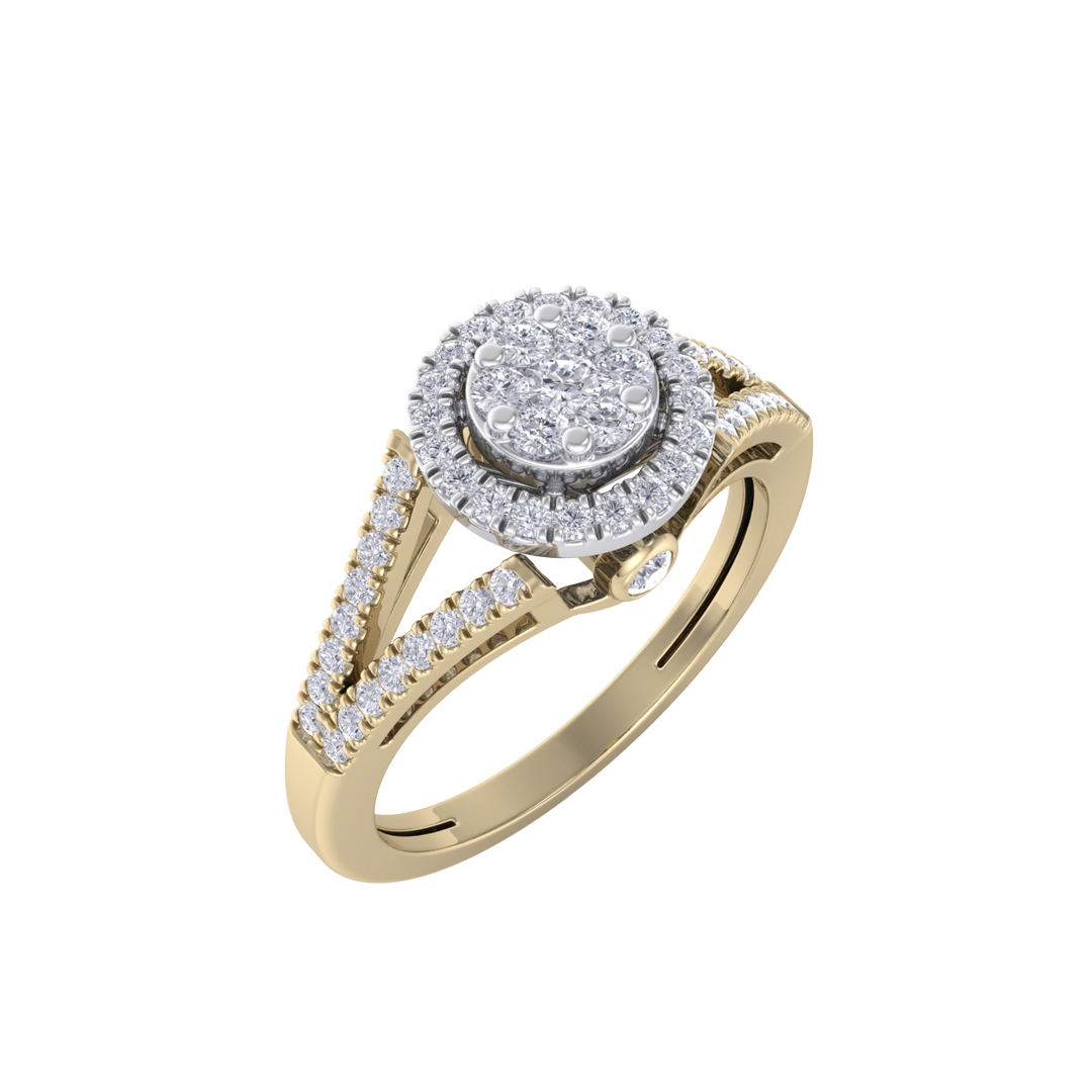Cluster engagement ring in yellow gold with white diamonds of 0.44 ct in weight