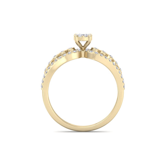 Vintage solitaire engagement ring in yellow gold with white diamonds of 0.38 ct in weight