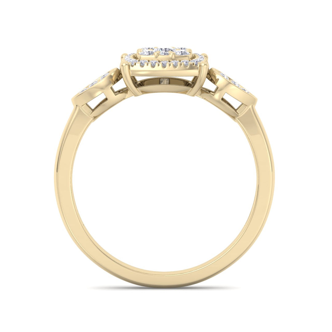 Classic square ring in rose gold with white diamonds of 0.32 ct in weight