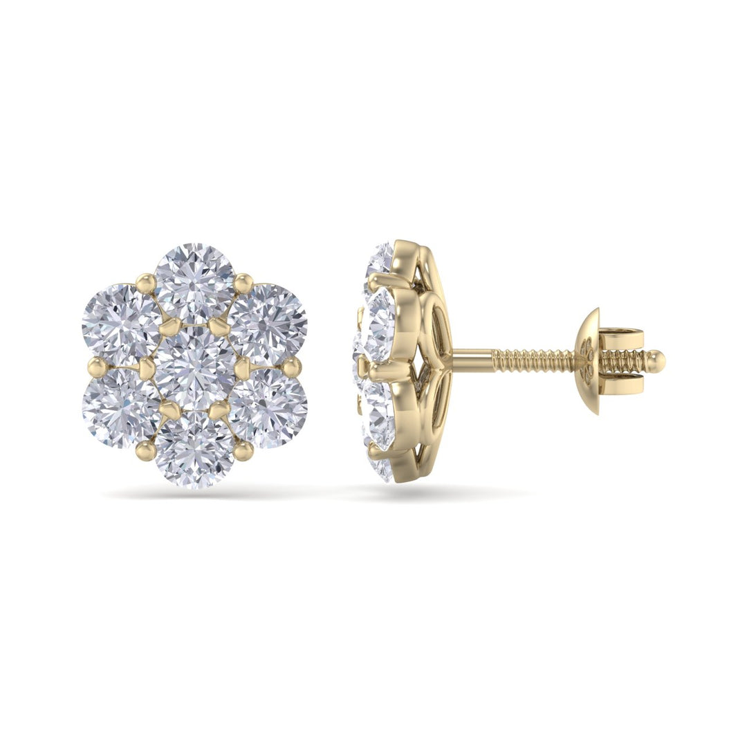 Stud earrings in yellow gold with white diamonds of 2.79 ct in weight