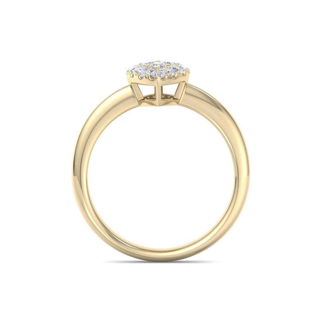 Pear shaped ring in rose gold with white diamonds of 0.40 ct in weight