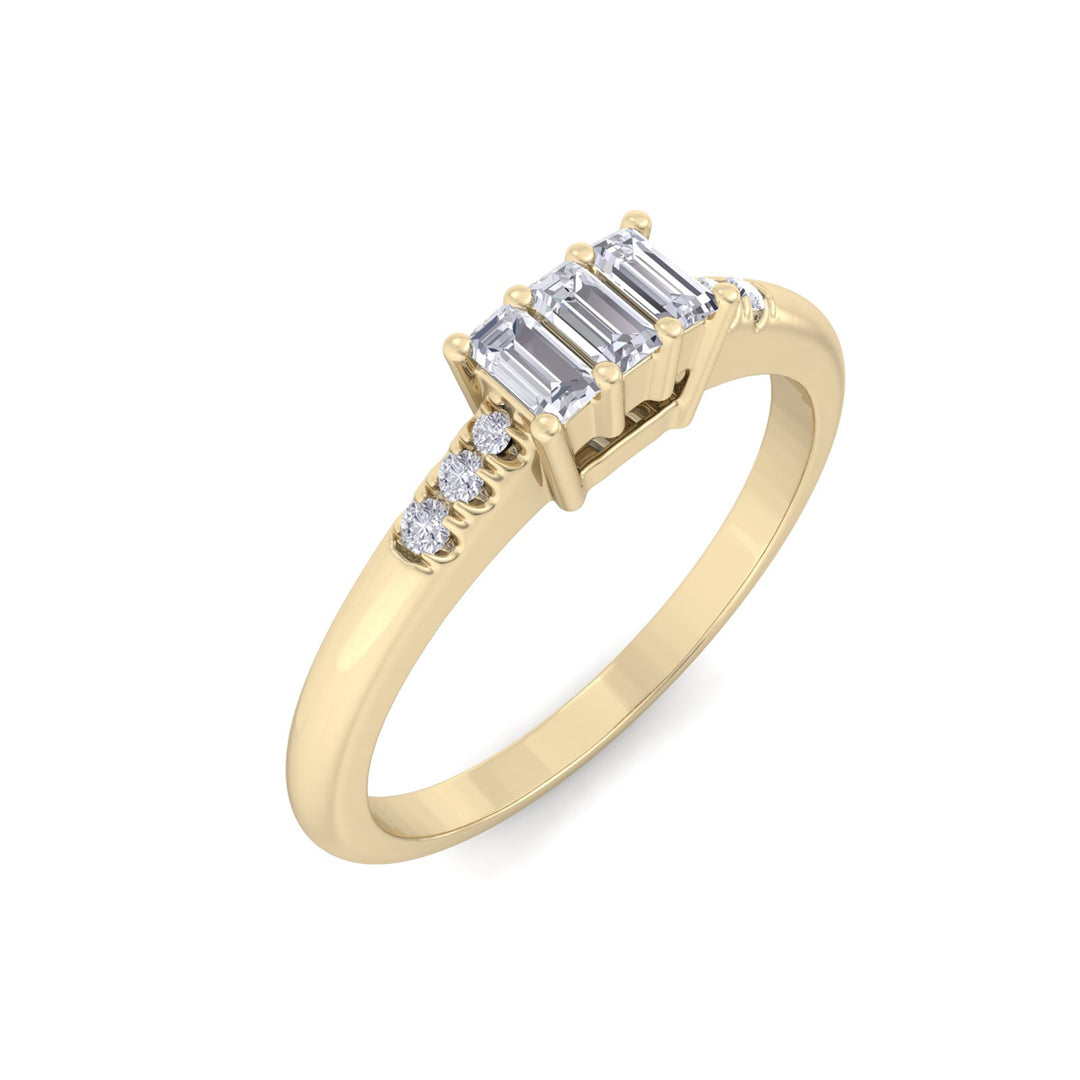 Baguette ring in yellow gold with white diamonds of 0.11 ct in weight