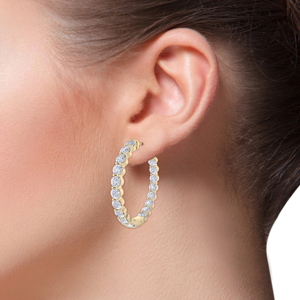 Hoop earrings in yellow gold with white diamonds of 7.46 ct in weight