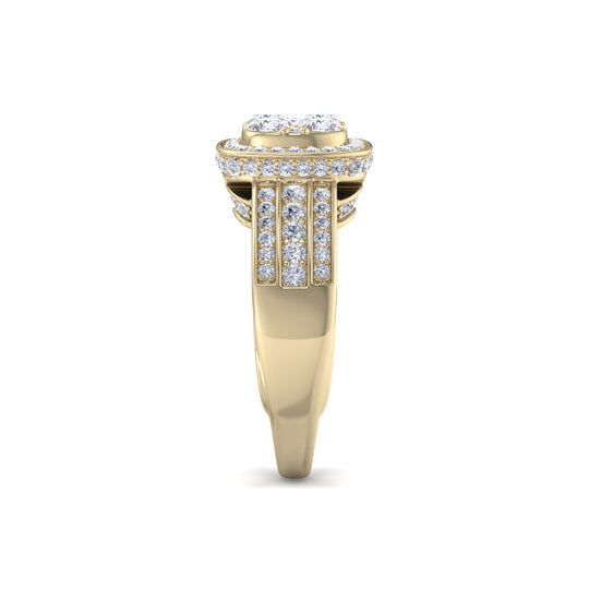 Square halo ring in yellow gold with white diamonds of 1.63 ct in weight