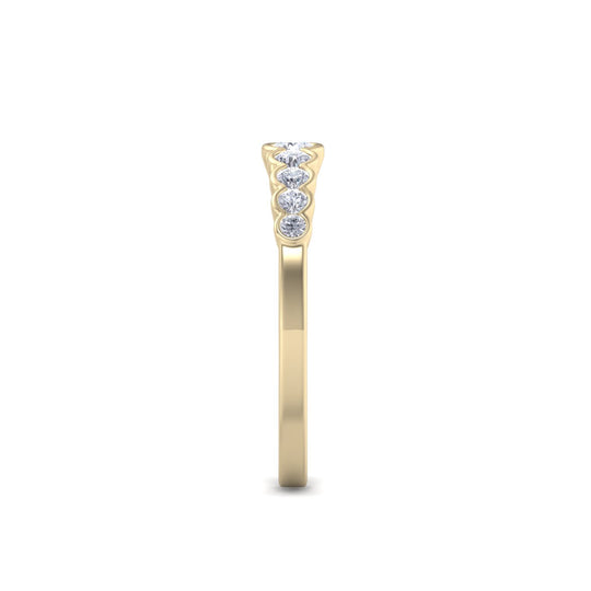 Wedding band in yellow gold with white diamonds of 0.34 ct in weight