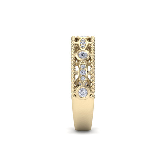 Marquise ring in yellow gold with twisted detail with white round diamonds of 0.36 ct in weight