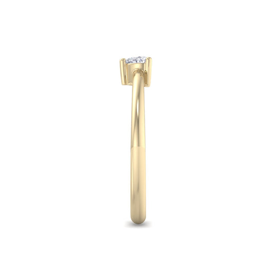 Heart shaped petite diamond ring in yellow gold with white diamonds of 0.25 ct in weight