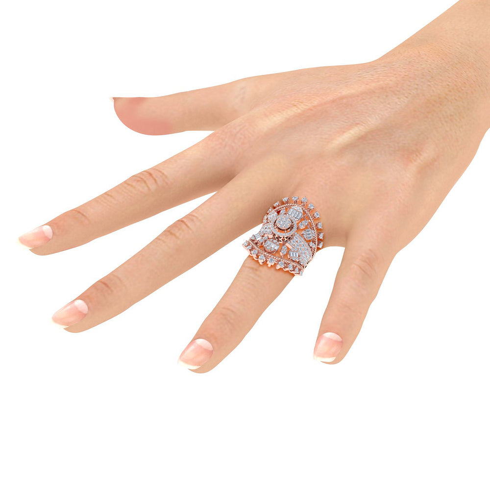 Statement ring in rose gold with white diamonds of 2.69 ct in weight
