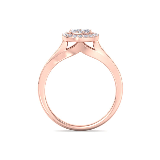 Halo engagement ring in rose gold with white diamonds of 0.77 ct in weight