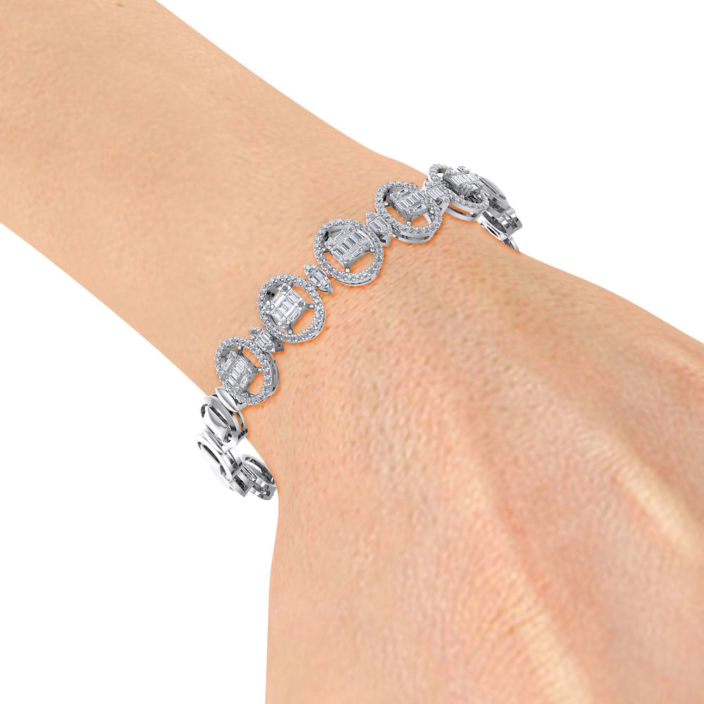 Statement bracelet in white gold with white diamonds of 1.22 ct in weight