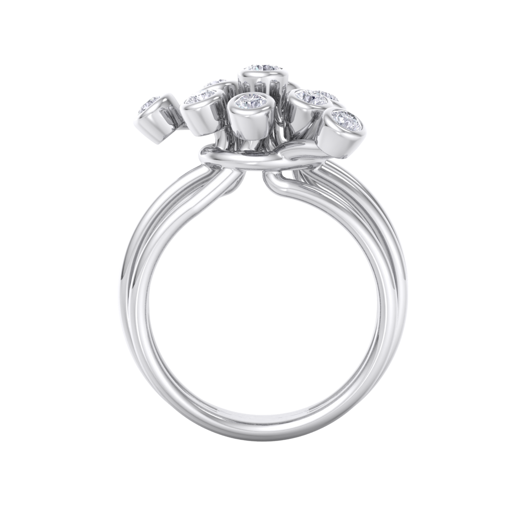 Beautiful ring in white gold with white diamonds of 0.72 ct in weight