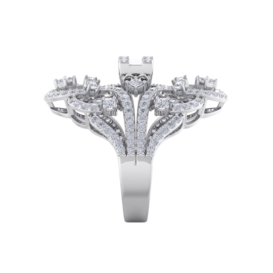 Statement ring in white gold with white diamonds of 1.90 ct in weight