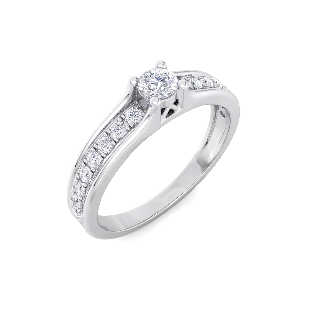 Petite solitarie engagement ring in white gold with white diamonds of 0.30 ct in weight