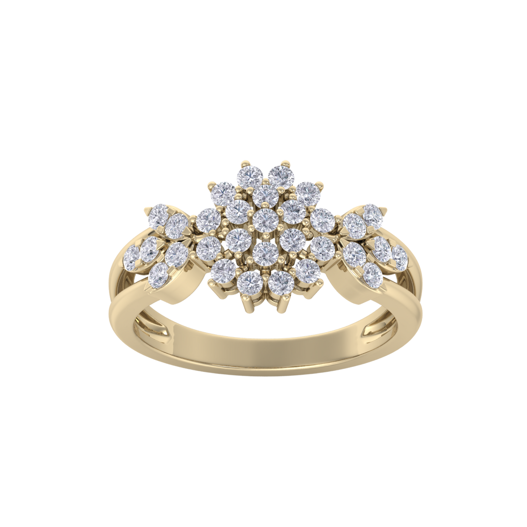 Elegant flower ring in yellow gold with white diamonds of 0.60 ct in weight