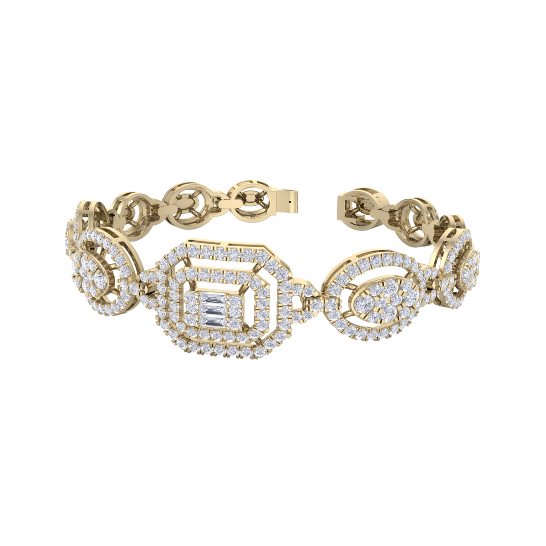 Statement bracelet in yellow gold with white diamonds of 2.30 ct in weight