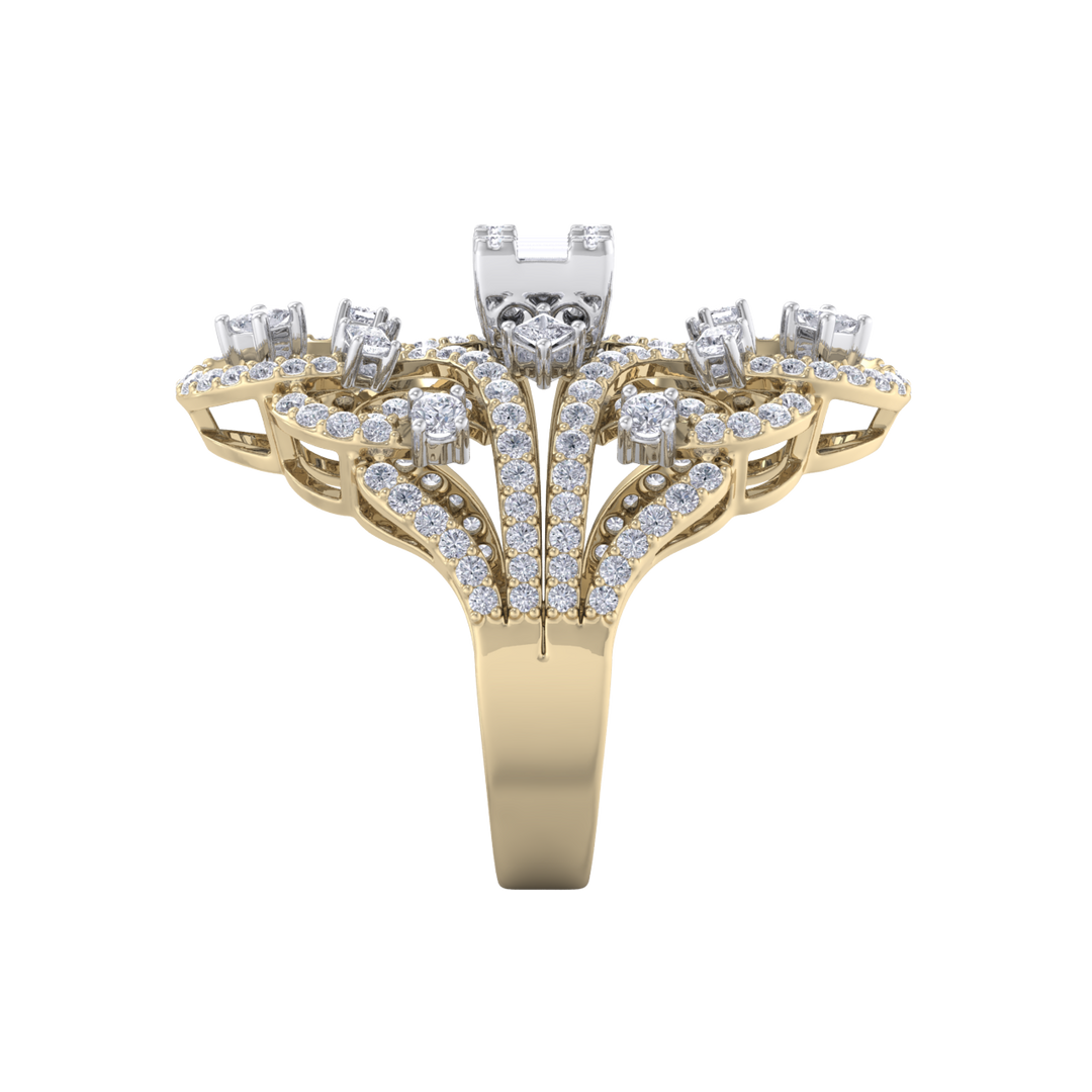 Statement ring in white gold with white diamonds of 1.90 ct in weight